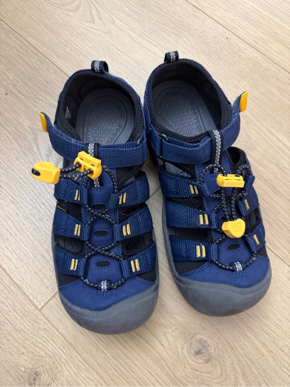 Keen size 4 youth boys blue sandals